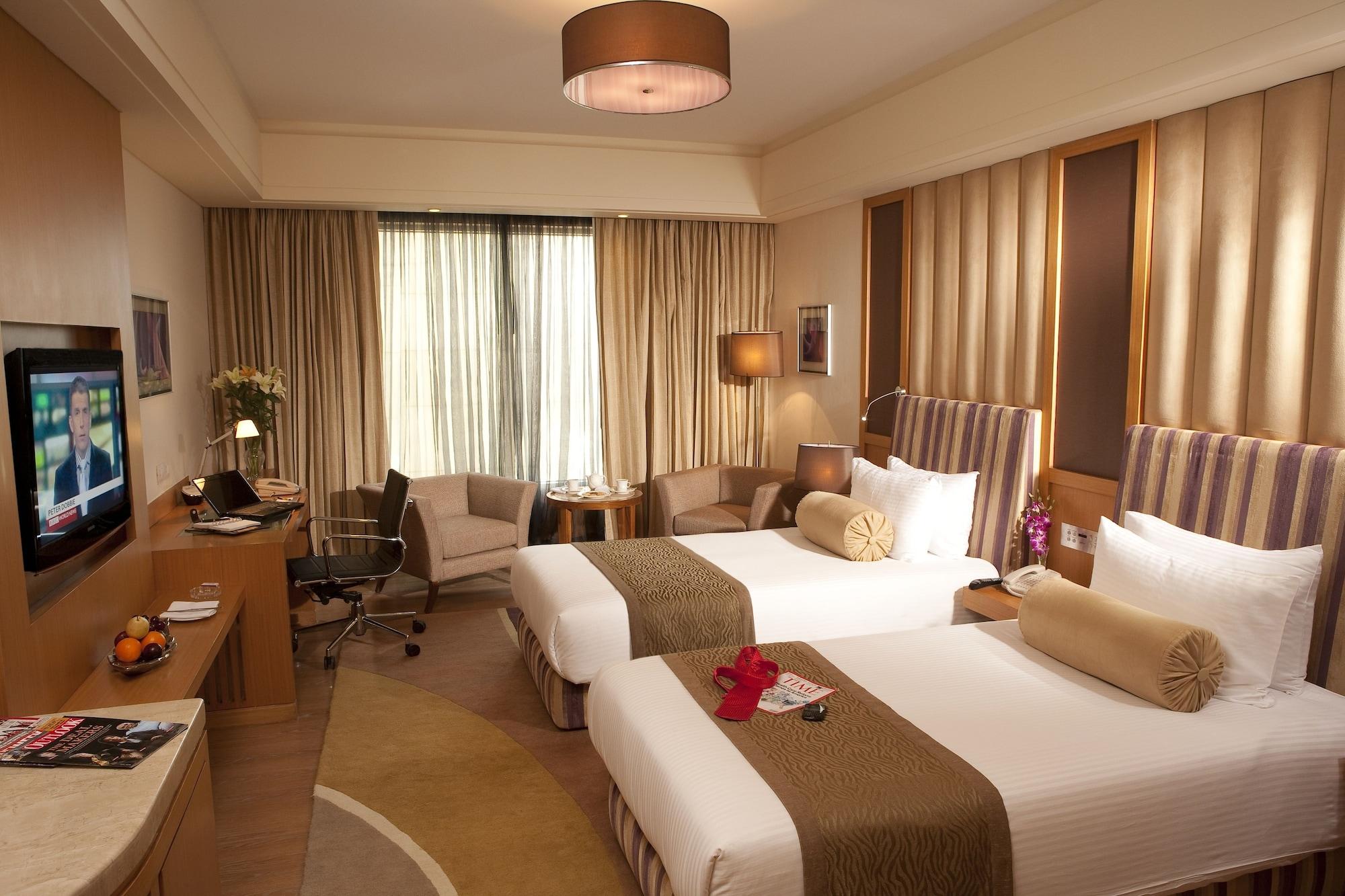 Radisson Blu Hotel, Indore Buitenkant foto