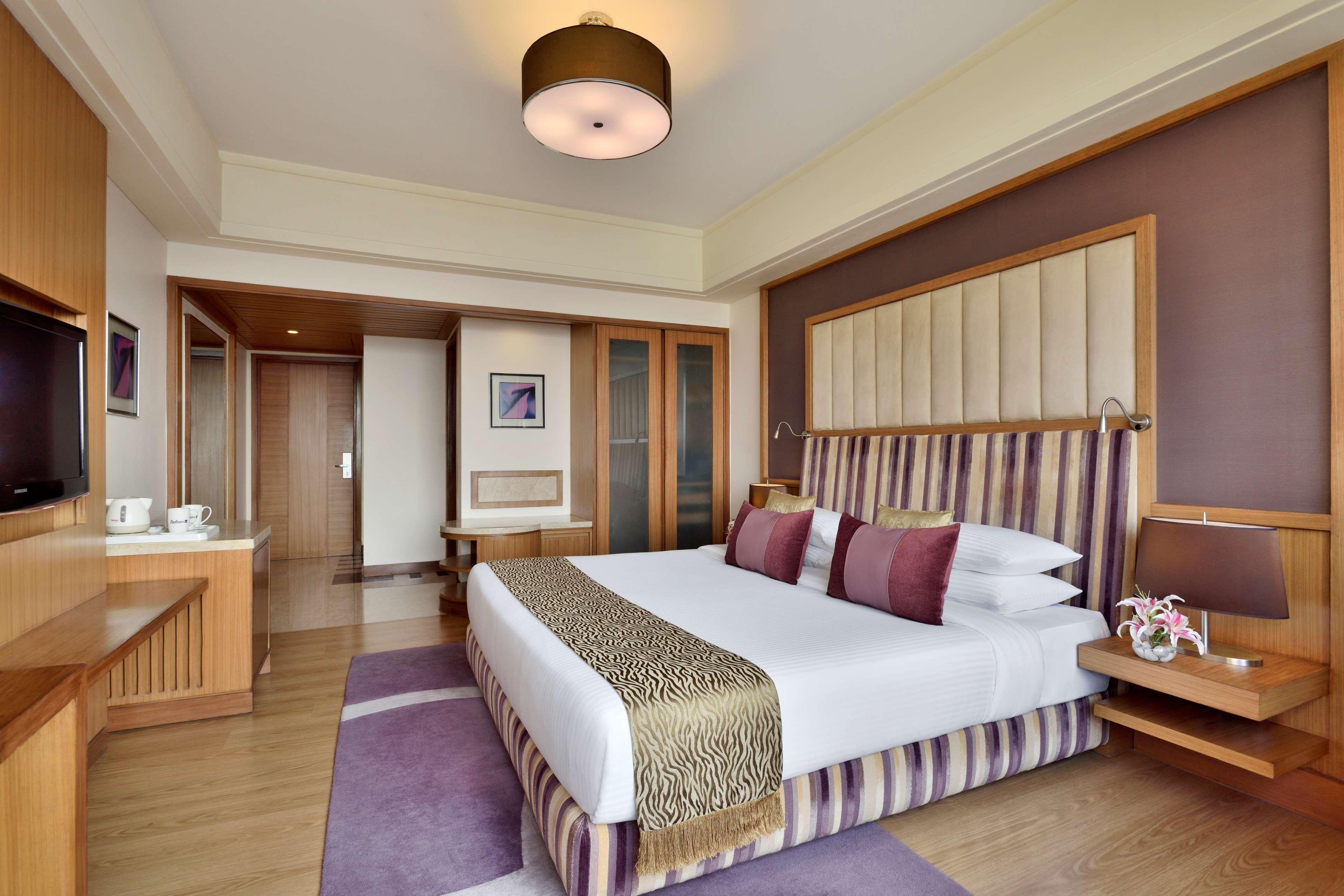 Radisson Blu Hotel, Indore Buitenkant foto