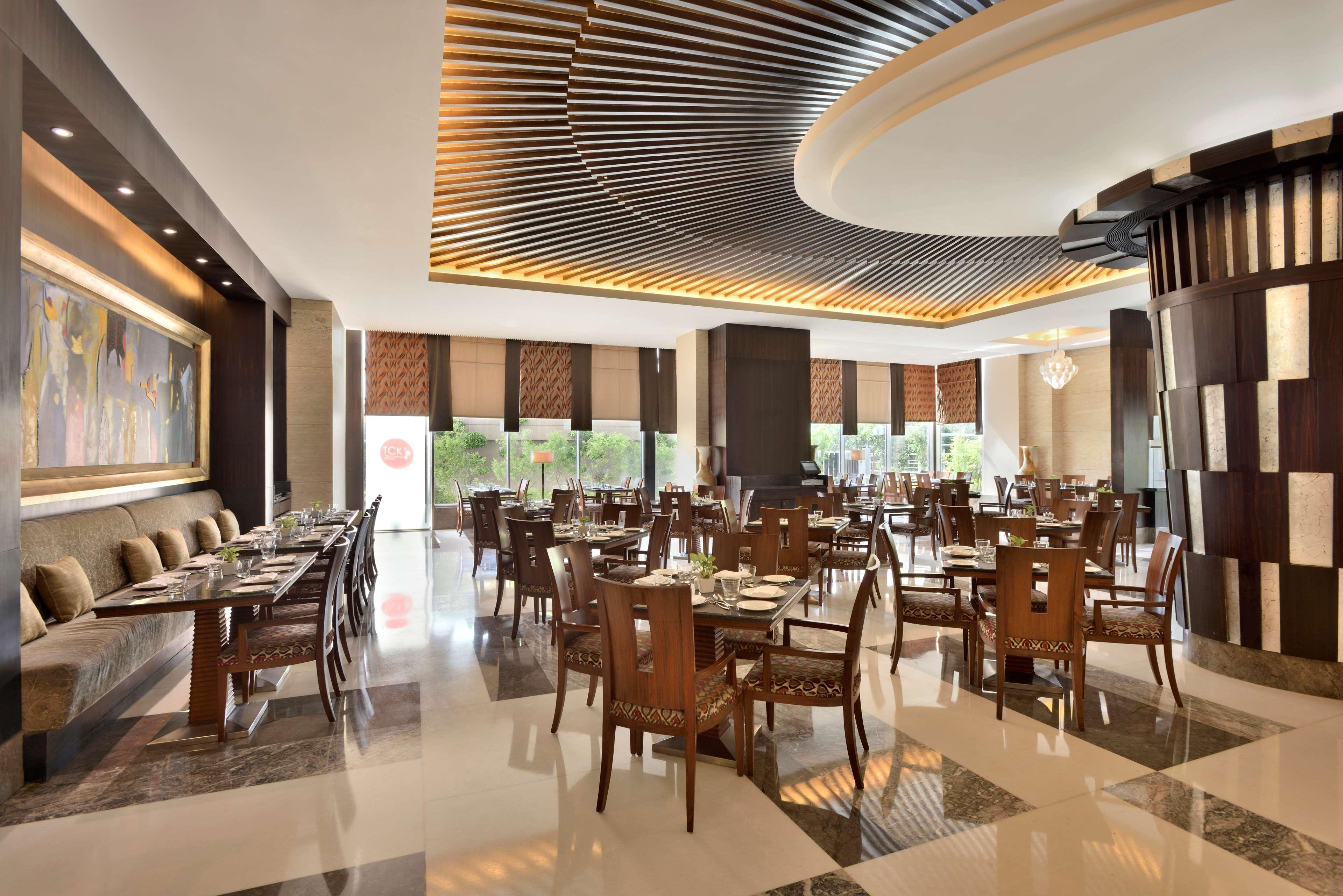 Radisson Blu Hotel, Indore Buitenkant foto