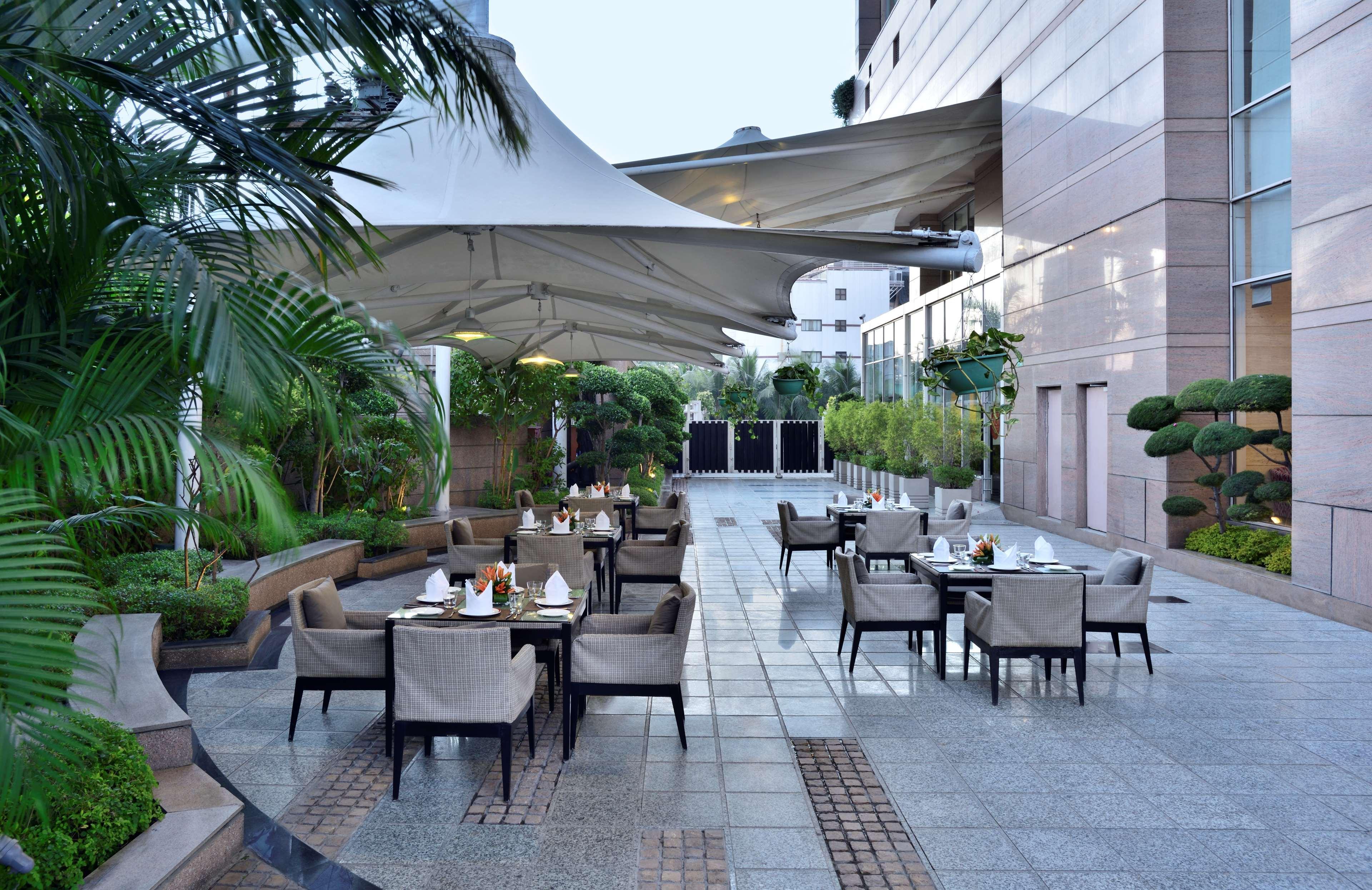 Radisson Blu Hotel, Indore Buitenkant foto