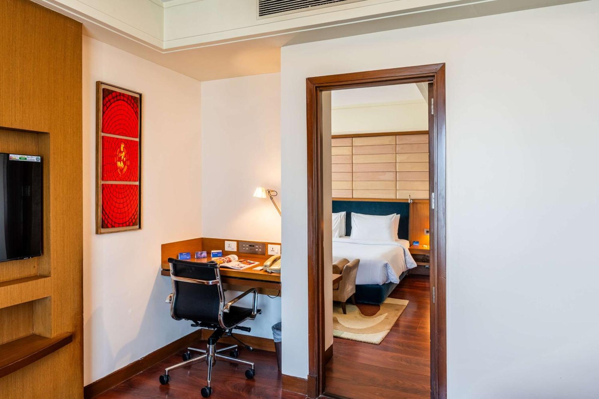 Radisson Blu Hotel, Indore Buitenkant foto